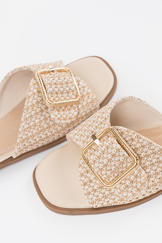 Sandfarbene Pantoletten mit Schnallen Sandfarbene Pantoletten mit Schnallen