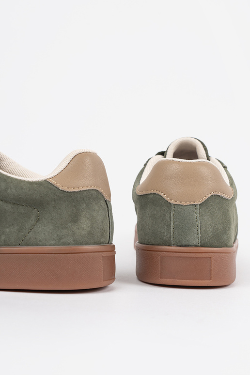 Grüne Wildleder-Sport Schuhe für... Grüne Wildleder-Sport Schuhe für...