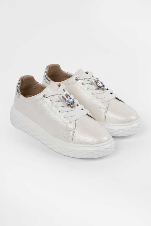 Weiße-silberne Leder-Sport-Schuhe von... Weiße-silberne Leder-Sport-Schuhe von...