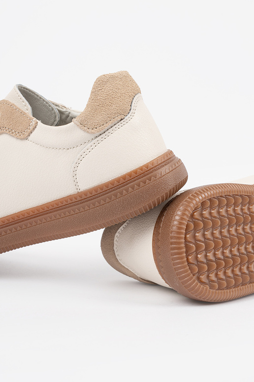 Weiße-beige Leder-Sport-Schuhe von... Weiße-beige Leder-Sport-Schuhe von...