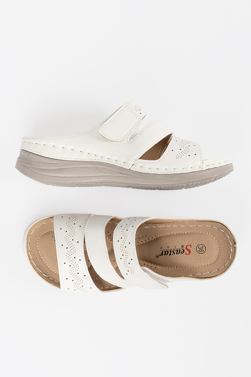 Schuhe auf niedriger Plattform in weiß