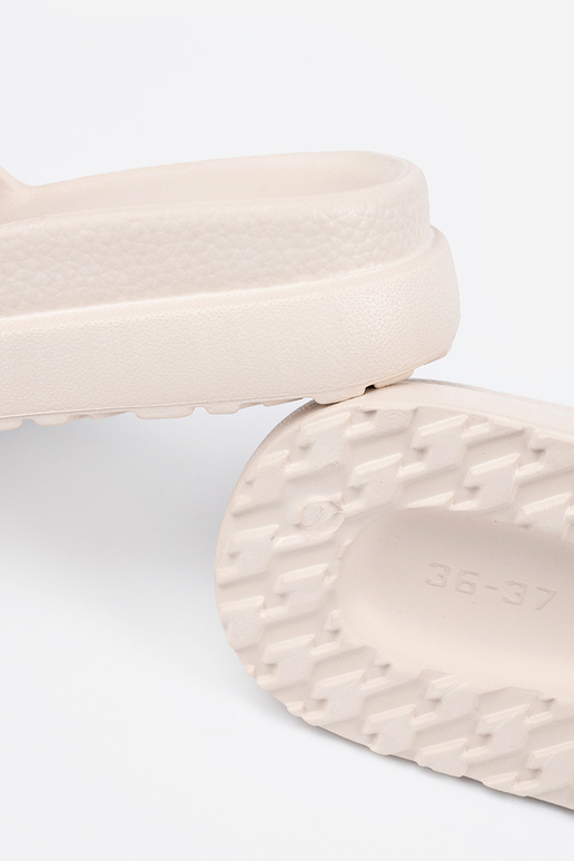 Hausschuhe Frauen mit einer Plattform... Hausschuhe Frauen mit einer Plattform...