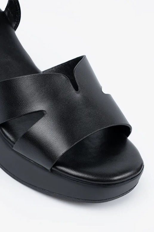 Schwarze Sandalen mit Absatz Schwarze Sandalen mit Absatz