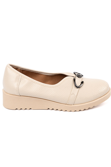 Wedges mit dekorativer...