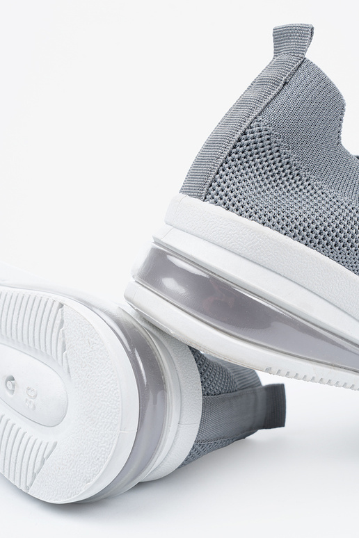 Graue sportliche Schuhe mit Verschluss Graue sportliche Schuhe mit Verschluss