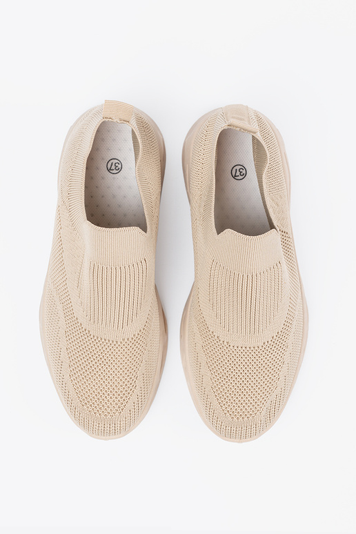 Sandfarbene Sportschuhe mit Verschluss Sandfarbene Sportschuhe mit Verschluss