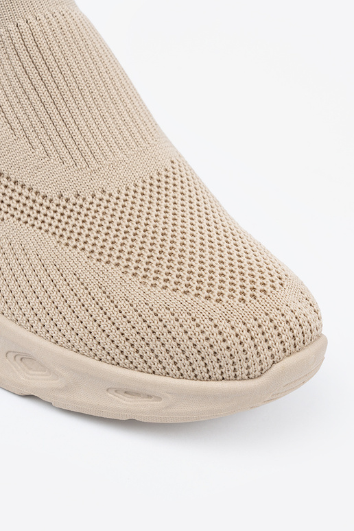 Sandfarbene Sportschuhe mit Verschluss Sandfarbene Sportschuhe mit Verschluss