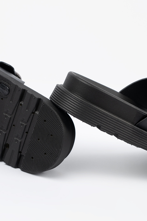 Schwarze Pantoletten mit silbernen...