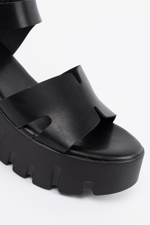 Schwarze Schuhe mit hoher Plattform Schwarze Schuhe mit hoher Plattform