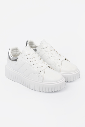 Weiße Sportschuhe im Stil... 2