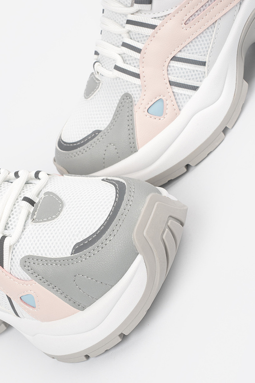 Pastellfarbene sportliche Schuhe für... Pastellfarbene sportliche Schuhe für...