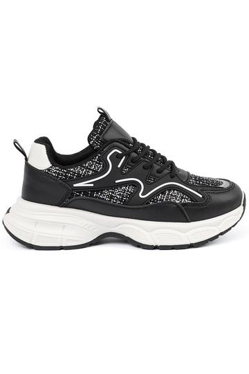 Schwarze Sportschuhe im...