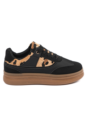 Schwarze sportliche Schuhe...