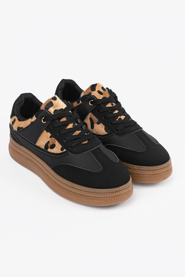 Schwarze sportliche Schuhe... 2