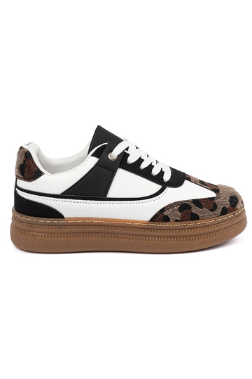 Schwarz-weiße Sportschuhe...