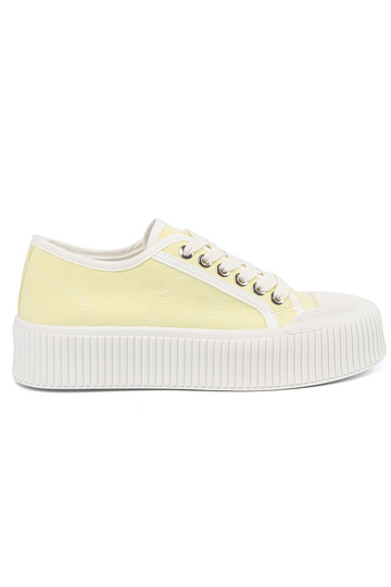Gelbe Schuhe mit...
