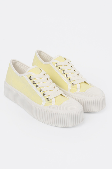 Gelbe Schuhe mit... 2