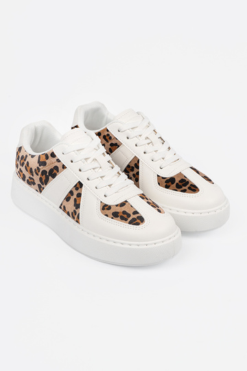 Weiße sportliche Schuhe mit... 2