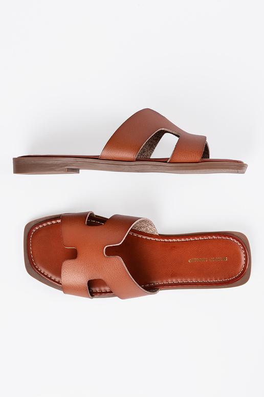 Braune Hausschuhe mit quadrater Spitze