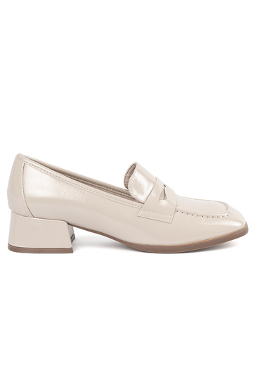 Helle sandfarbene Damen...