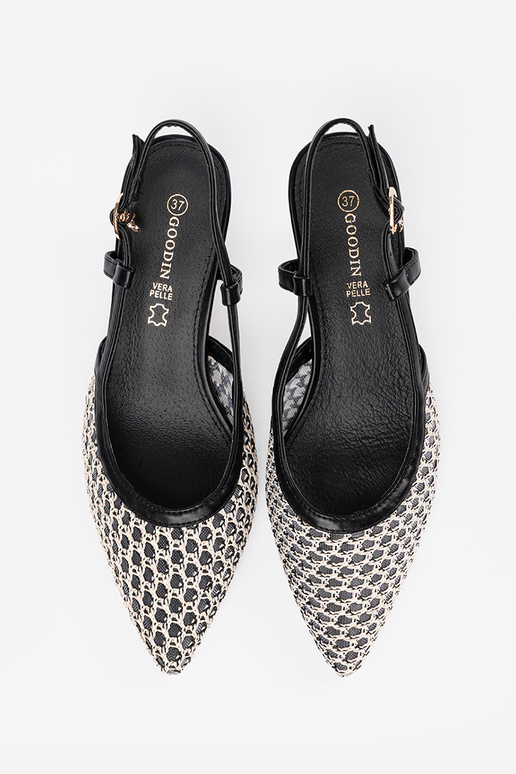 Absatzschuhe mit Lochmuster auf...