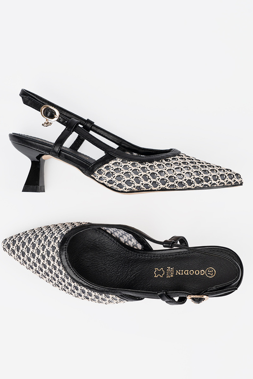 Absatzschuhe mit Lochmuster auf...