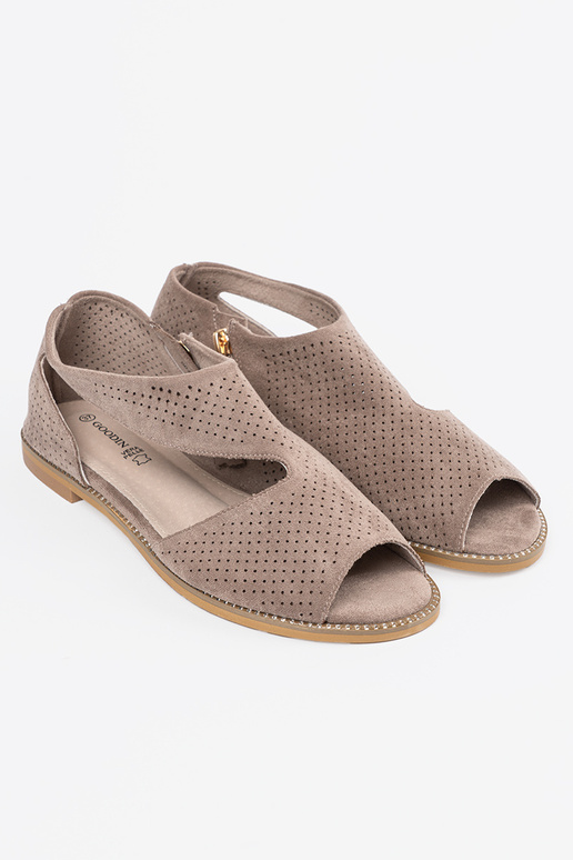 Flache, durchbrochene Sandalen in... Flache, durchbrochene Sandalen in...