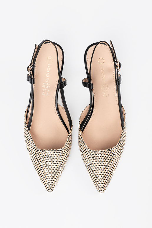 Geflochtene Absatzschuhe auf...