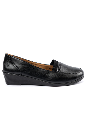 Schwarze klassische Slipper...