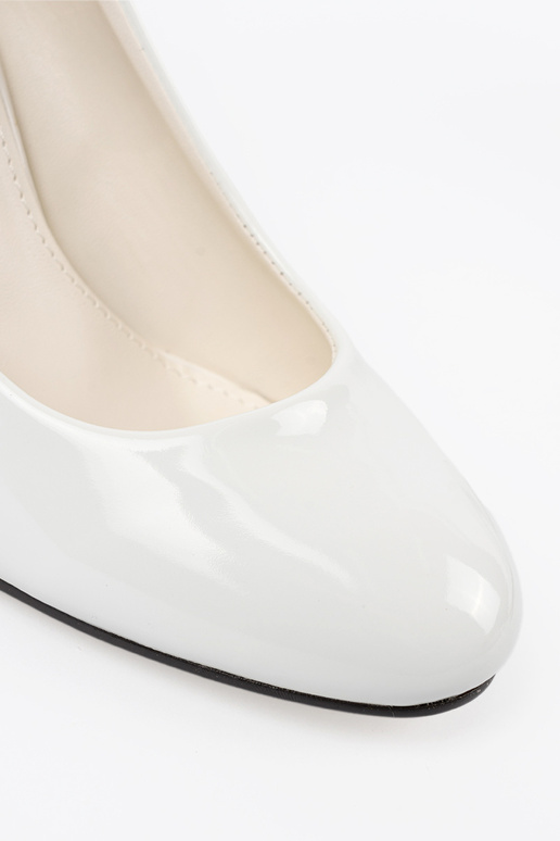 Weiße lackierte High Heels