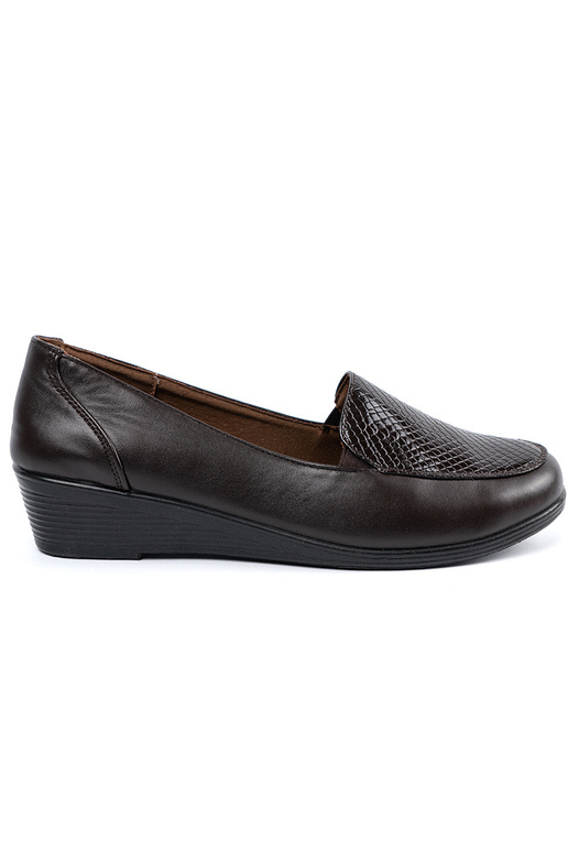 Braune Halbschuhe auf Plateau