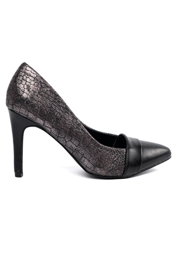 Schwarze Schuhe mit...
