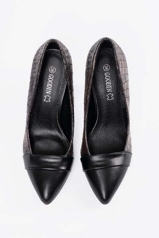 Schwarze Schuhe mit Schlangenprint