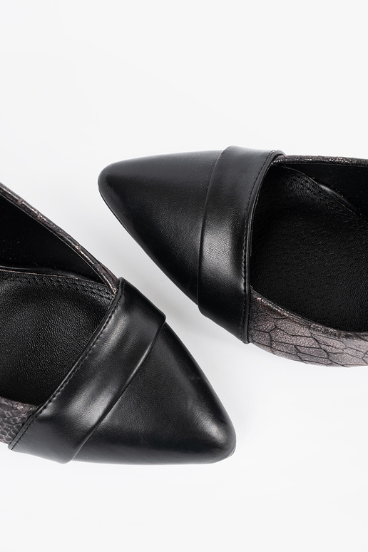 Schwarze Schuhe mit Schlangenprint