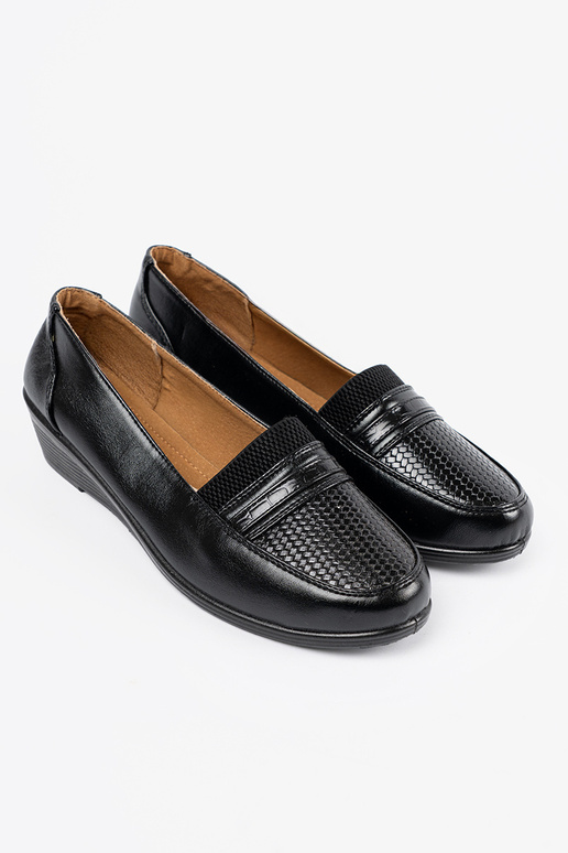 Schwarze Halbschuhe auf Plattform