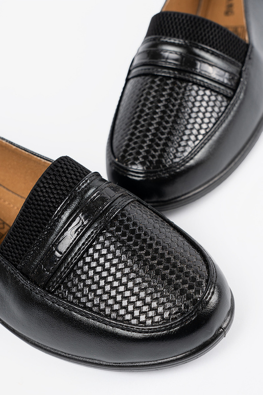 Schwarze Halbschuhe auf Plattform