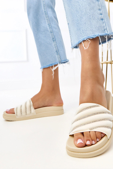 Sandfarbene Pantoletten mit...