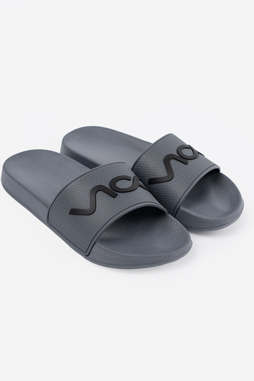 graue Farbe Hausschuhe mit einer Notiz