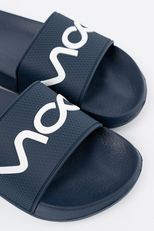 Dunkelblau Hausschuhe mit einer Notiz