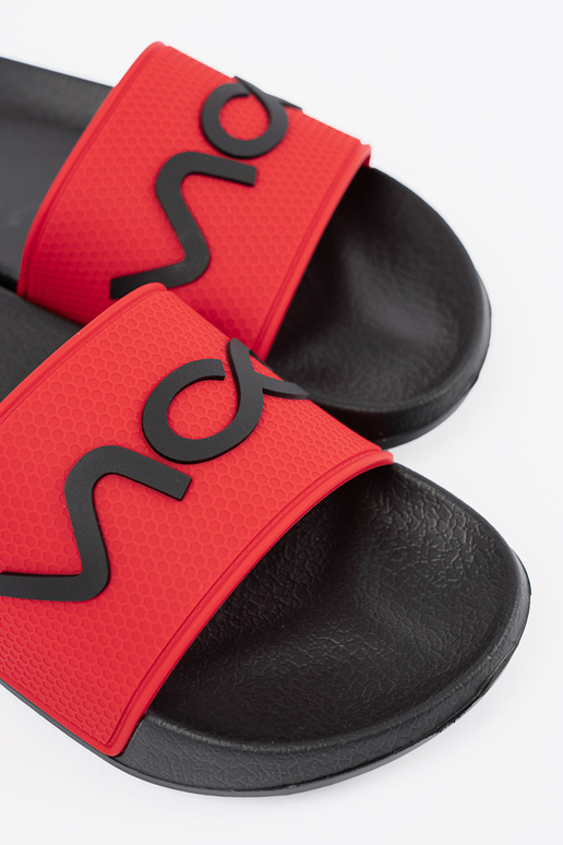 SchZuarz und-Rot Hausschuhe mit einer Notiz