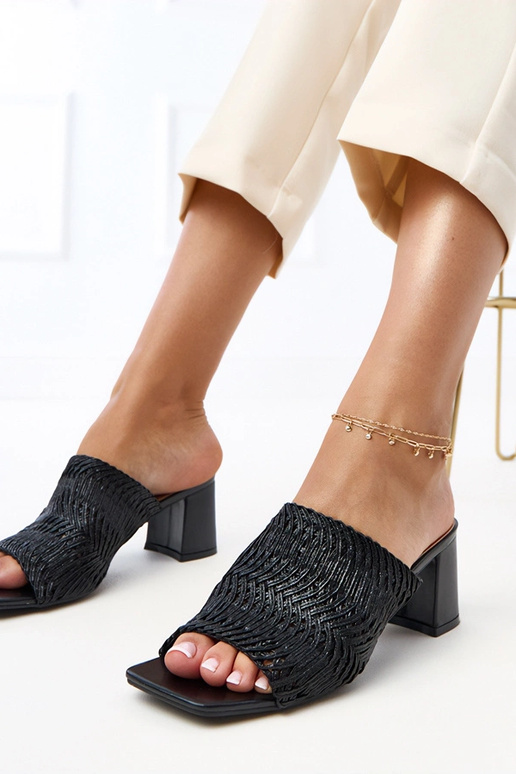 Schwarze Hausschuhe mit Absatz und...