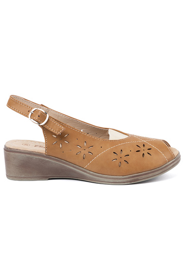 Karamellfarbe durchbrochen Sandalen auf einem Keil 2