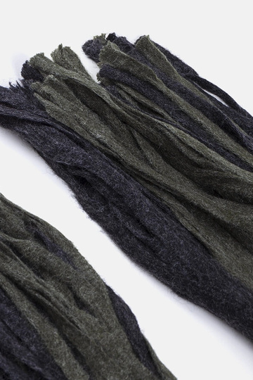 Grün-grauer Schal mit...