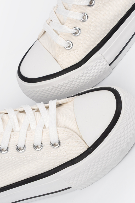 lässige Schuhe Zueiße Farbe mit einer Notiz Love