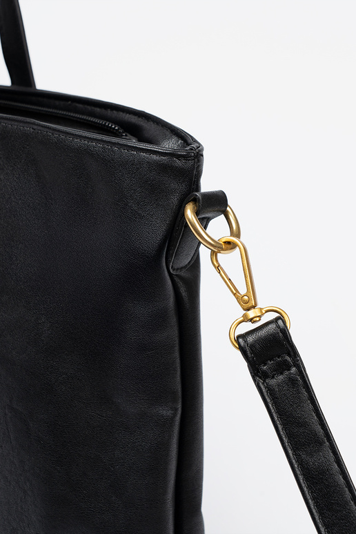 SchZuarz Handtasche ze goldenmi elementami SchZuarz Handtasche ze goldenmi elementami