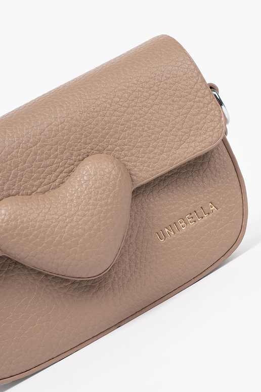 Briefträger mit Herzen Beige