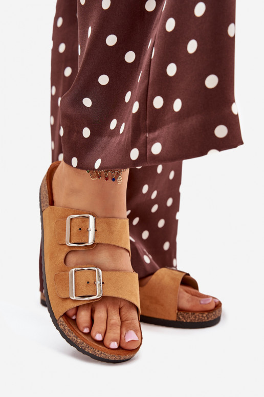 Damenhausschuhe mit einer Plattform mit Schnallen braune Farbe Livara Damenhausschuhe mit einer Plattform mit Schnallen braune Farbe Livara