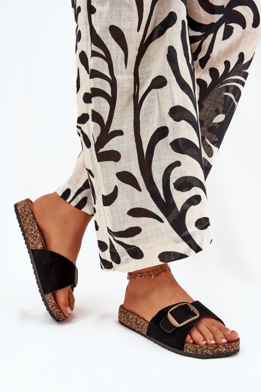 Damenhausschuhe mit Schnallen mit einer Plattform schZuarze Farbe Zavira Damenhausschuhe mit Schnallen mit einer Plattform schZuarze Farbe Zavira