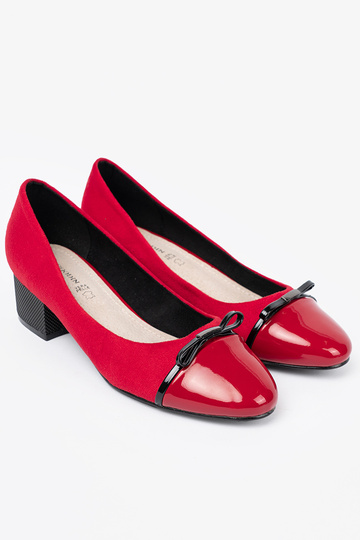 rote Farbe High Heels mit einer Schleife i lakieroZuanym noskiem