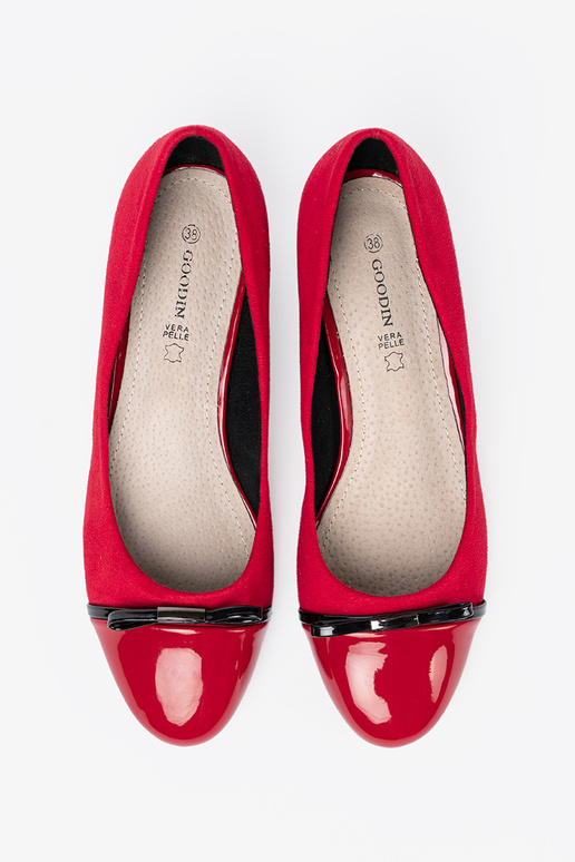 rote Farbe High Heels mit einer Schleife i lakieroZuanym noskiem rote Farbe High Heels mit einer Schleife i lakieroZuanym noskiem